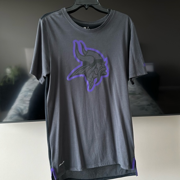 Nike Minnesota Vikings t-shirt in a Men’s size Small.  Dri-Fit great condition! - Picture 1 of 7